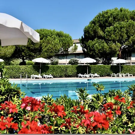 4 Beds With Common Swimming Pool In Just 350 Mt From The Sea *