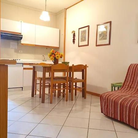 דירה 4 Beds With Common Swimming Pool In Just 350 Mt From The Sea *